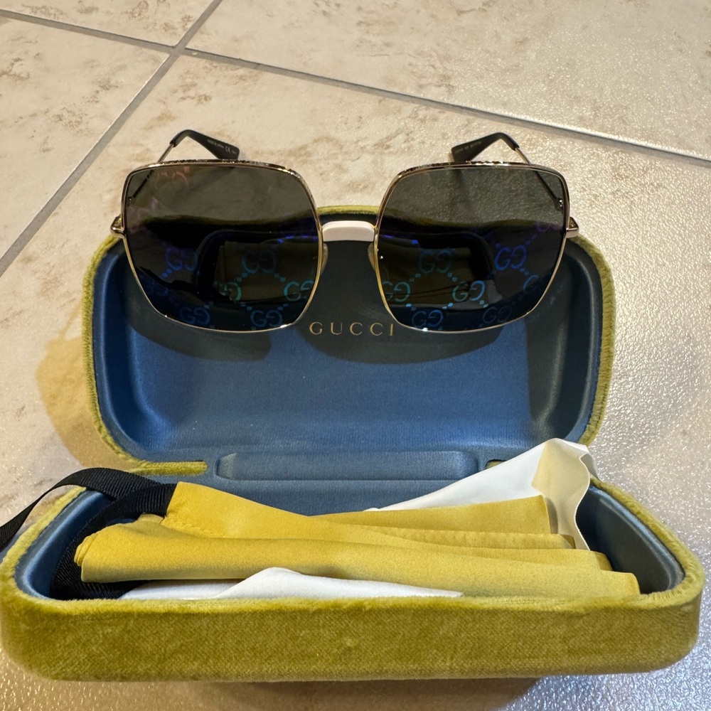 Gucci Square Sunglasses with Colorful GG Lenses - Picture 2 of 7